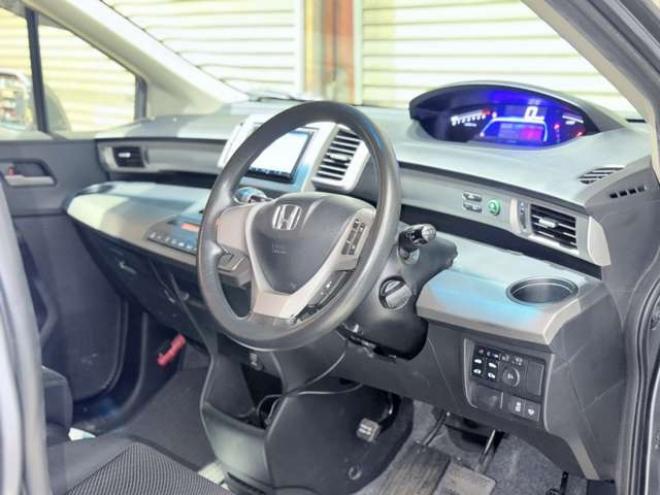 フリードハイブリッド1.5 ジャストセレクション　下廻防錆TVナビBカメ後席モニタETC 2WD 1500