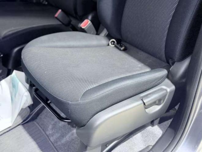 フリードハイブリッド1.5 ジャストセレクション　下廻防錆TVナビBカメ後席モニタETC 2WD 1500