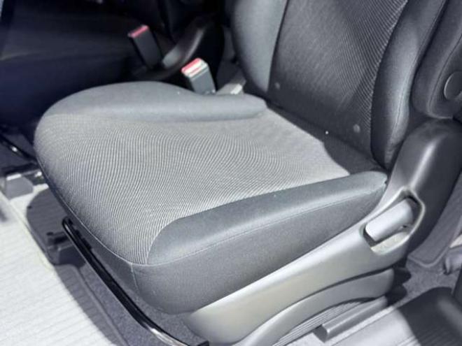フリードハイブリッド1.5 ジャストセレクション　下廻防錆TVナビBカメ後席モニタETC 2WD 1500
