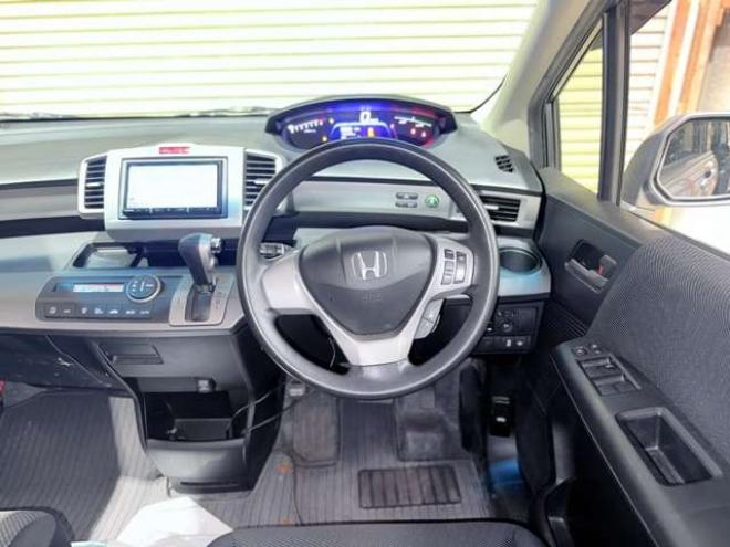フリードハイブリッド1.5 ジャストセレクション　下廻防錆TVナビBカメ後席モニタETC 2WD 1500