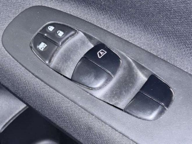 セレナ2.0 20X Vセレクション+Safety 4WD　下廻防錆TVナビBカメETC 2000