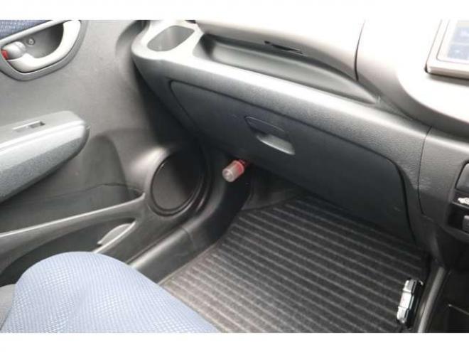 フィット1.3 G 4WD　後期型・ナビ・キーレス・夏冬タイヤ付き・修復無・5.3万k 1300