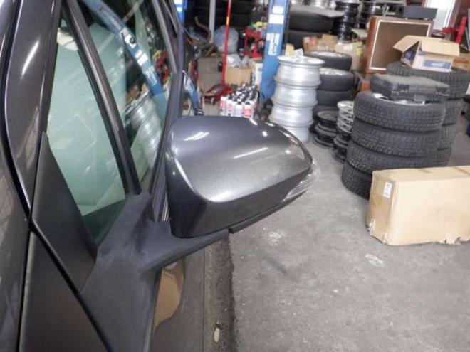 ヴィッツ1.3 F 4WD　4WD　寒冷地仕様　ナビ　TV　フルセグTV　B/T　バックカメラ　ETC　ワイパーデアイサー　キーレスキー 1300