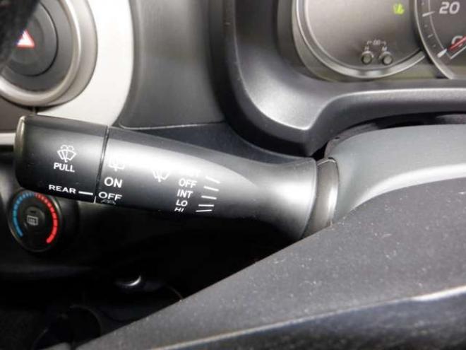 ヴィッツ1.3 F 4WD　4WD　寒冷地仕様　ナビ　TV　フルセグTV　B/T　バックカメラ　ETC　ワイパーデアイサー　キーレスキー 1300