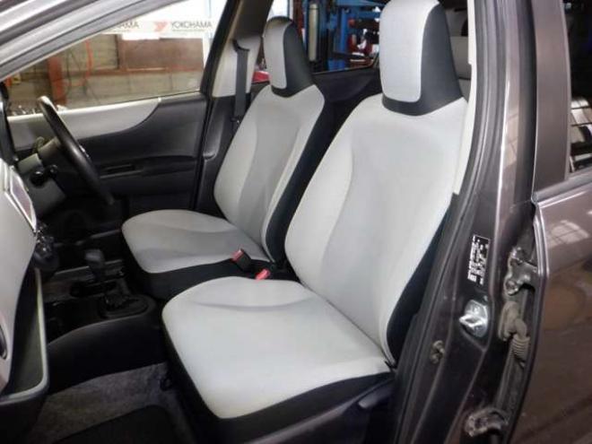 ヴィッツ1.3 F 4WD　4WD　寒冷地仕様　ナビ　TV　フルセグTV　B/T　バックカメラ　ETC　ワイパーデアイサー　キーレスキー 1300