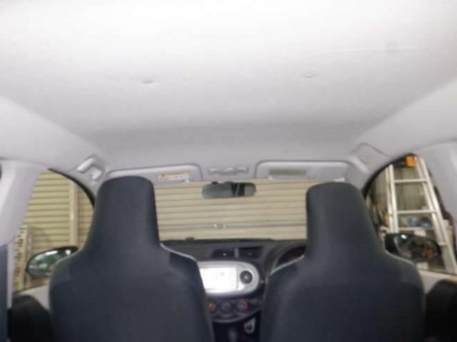 ヴィッツ1.3 F 4WD　4WD　寒冷地仕様　ナビ　TV　フルセグTV　B/T　バックカメラ　ETC　ワイパーデアイサー　キーレスキー 1300