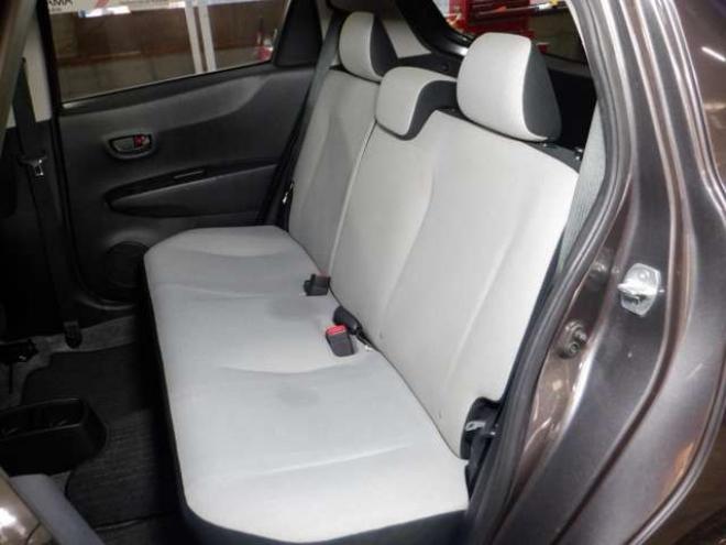 ヴィッツ1.3 F 4WD　4WD　寒冷地仕様　ナビ　TV　フルセグTV　B/T　バックカメラ　ETC　ワイパーデアイサー　キーレスキー 1300