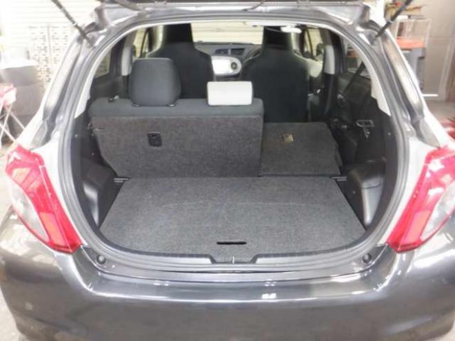 ヴィッツ1.3 F 4WD　4WD　寒冷地仕様　ナビ　TV　フルセグTV　B/T　バックカメラ　ETC　ワイパーデアイサー　キーレスキー 1300
