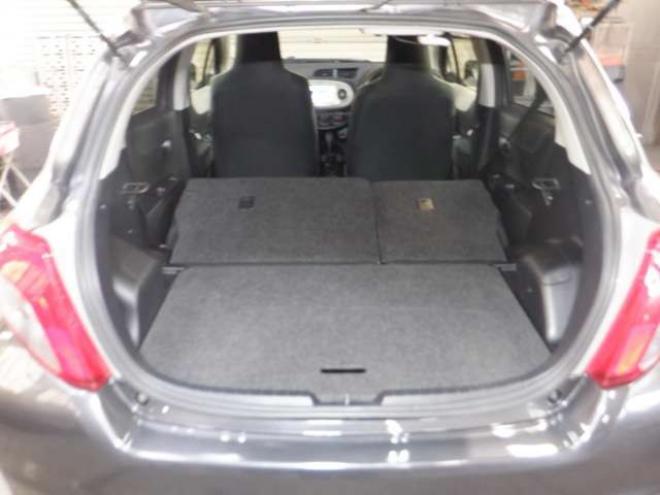 ヴィッツ1.3 F 4WD　4WD　寒冷地仕様　ナビ　TV　フルセグTV　B/T　バックカメラ　ETC　ワイパーデアイサー　キーレスキー 1300