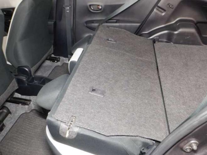 ヴィッツ1.3 F 4WD　4WD　寒冷地仕様　ナビ　TV　フルセグTV　B/T　バックカメラ　ETC　ワイパーデアイサー　キーレスキー 1300