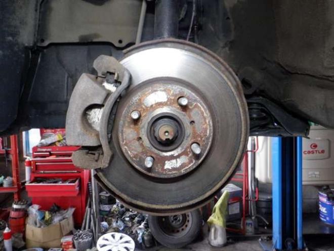 ヴィッツ1.3 F 4WD　4WD　寒冷地仕様　ナビ　TV　フルセグTV　B/T　バックカメラ　ETC　ワイパーデアイサー　キーレスキー 1300