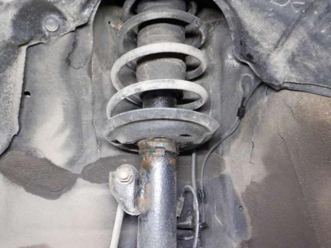 ヴィッツ1.3 F 4WD　4WD　寒冷地仕様　ナビ　TV　フルセグTV　B/T　バックカメラ　ETC　ワイパーデアイサー　キーレスキー 1300
