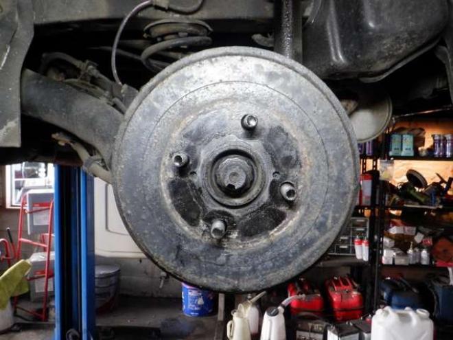 ヴィッツ1.3 F 4WD　4WD　寒冷地仕様　ナビ　TV　フルセグTV　B/T　バックカメラ　ETC　ワイパーデアイサー　キーレスキー 1300