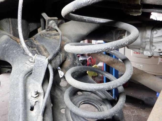 ヴィッツ1.3 F 4WD　4WD　寒冷地仕様　ナビ　TV　フルセグTV　B/T　バックカメラ　ETC　ワイパーデアイサー　キーレスキー 1300