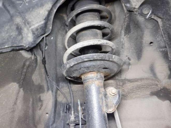 ヴィッツ1.3 F 4WD　4WD　寒冷地仕様　ナビ　TV　フルセグTV　B/T　バックカメラ　ETC　ワイパーデアイサー　キーレスキー 1300
