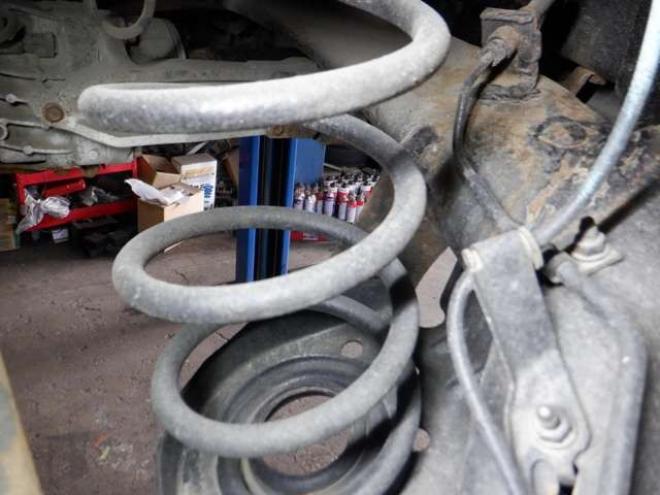 ヴィッツ1.3 F 4WD　4WD　寒冷地仕様　ナビ　TV　フルセグTV　B/T　バックカメラ　ETC　ワイパーデアイサー　キーレスキー 1300