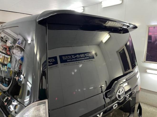 ヴォクシーＺＳ　禁煙車　ＷＡＫＯＳバリアスコーティング済　純正１６インチＡＷ　純正１６ＡＷ＋スタッドレスタイヤ付　両側パワースライドドア　カロッツェリアナビ（フルセグ地デジ　ＤＶＤ再生　Ｂｌｕｅｔｏｏｔｈ　ミュージックサーバー）＋バックカメラ　アルパイン製リアフリップダウンモニター　ＰＵＳＨスタート　スマートキー　パドルシフト　ＨＩＤヘッドライト　タイミングチェーン　ＥＴＣ 4WD 2000 5Dr