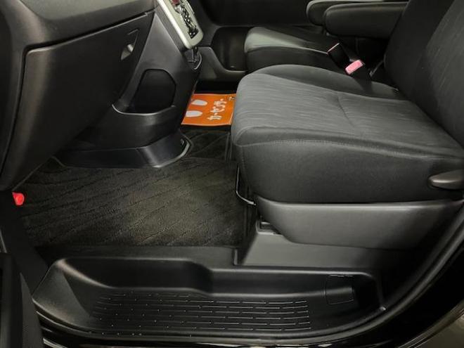 ヴォクシーＺＳ　禁煙車　ＷＡＫＯＳバリアスコーティング済　純正１６インチＡＷ　純正１６ＡＷ＋スタッドレスタイヤ付　両側パワースライドドア　カロッツェリアナビ（フルセグ地デジ　ＤＶＤ再生　Ｂｌｕｅｔｏｏｔｈ　ミュージックサーバー）＋バックカメラ　アルパイン製リアフリップダウンモニター　ＰＵＳＨスタート　スマートキー　パドルシフト　ＨＩＤヘッドライト　タイミングチェーン　ＥＴＣ 4WD 2000 5Dr