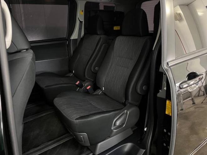 ヴォクシーＺＳ　禁煙車　ＷＡＫＯＳバリアスコーティング済　純正１６インチＡＷ　純正１６ＡＷ＋スタッドレスタイヤ付　両側パワースライドドア　カロッツェリアナビ（フルセグ地デジ　ＤＶＤ再生　Ｂｌｕｅｔｏｏｔｈ　ミュージックサーバー）＋バックカメラ　アルパイン製リアフリップダウンモニター　ＰＵＳＨスタート　スマートキー　パドルシフト　ＨＩＤヘッドライト　タイミングチェーン　ＥＴＣ 4WD 2000 5Dr