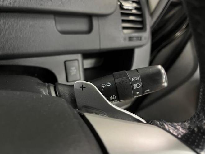 ヴォクシーＺＳ　禁煙車　ＷＡＫＯＳバリアスコーティング済　純正１６インチＡＷ　純正１６ＡＷ＋スタッドレスタイヤ付　両側パワースライドドア　カロッツェリアナビ（フルセグ地デジ　ＤＶＤ再生　Ｂｌｕｅｔｏｏｔｈ　ミュージックサーバー）＋バックカメラ　アルパイン製リアフリップダウンモニター　ＰＵＳＨスタート　スマートキー　パドルシフト　ＨＩＤヘッドライト　タイミングチェーン　ＥＴＣ 4WD 2000 5Dr