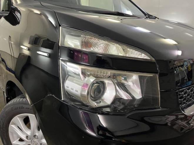 ヴォクシーＺＳ　禁煙車　ＷＡＫＯＳバリアスコーティング済　純正１６インチＡＷ　純正１６ＡＷ＋スタッドレスタイヤ付　両側パワースライドドア　カロッツェリアナビ（フルセグ地デジ　ＤＶＤ再生　Ｂｌｕｅｔｏｏｔｈ　ミュージックサーバー）＋バックカメラ　アルパイン製リアフリップダウンモニター　ＰＵＳＨスタート　スマートキー　パドルシフト　ＨＩＤヘッドライト　タイミングチェーン　ＥＴＣ 4WD 2000 5Dr