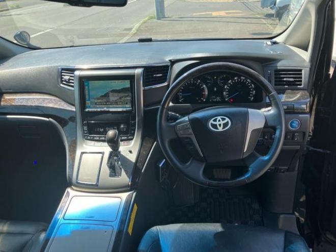 アルファード２４０Ｓ　Ｃパッケージ　４ＷＤ　両側スライドドア　ＥＴＣ　ナビ　電動バックドア　始動防眩ミラーオットマン　社外アルミ　キャプテンシート 4WD 2400 5Dr