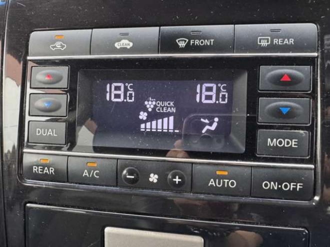 エルグランド2.5 250ハイウェイスター 4WD　両側Pスライド　フリップダウン　Bluetooth 2500