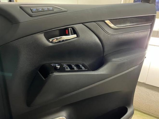 アルファードＳ　Ｃパッケージ　禁煙車　クレンツェ２０インチＡＷ　純正１８ＡＷ＋スタッドレスタイヤ付　ブリッツ車高調　ヴァレンティＬＥＤテール　アルパインビッグＸ１０インチナビ（フルセグ地デジ　Ｂｌｕｅｔｏｏｔｈ）＋バックカメラ　アルパイン製１２．８インチリアフリップダウンモニター　両側パワースライドドア　パワーバックドア　純正ハーフレザーシート　電動オットマン　ＬＥＤヘッドライト　ステアリングヒーター　フロントガラス熱線　エンジンスターター　ＥＴＣ 4WD 2500 5Dr