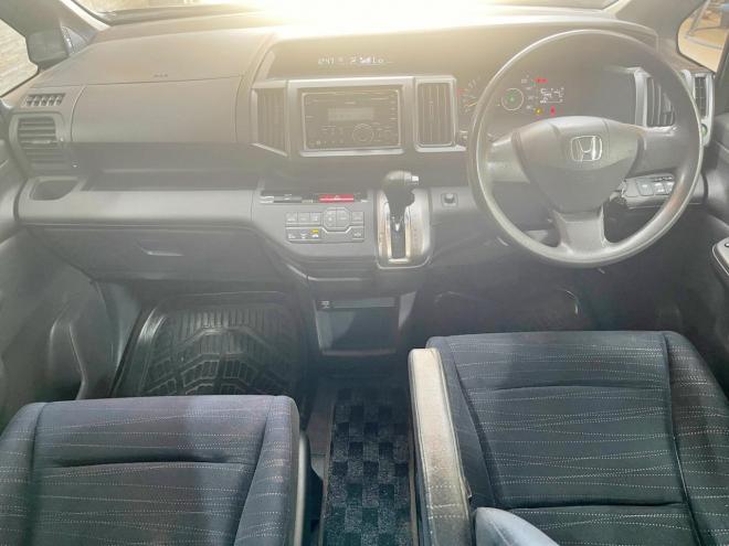 ステップワゴン2.0G Lパッケージ 4WD 5年保証 両側パワスラ 夏冬タイヤ ETC 寒冷地仕様 禁煙 車検整備2年付