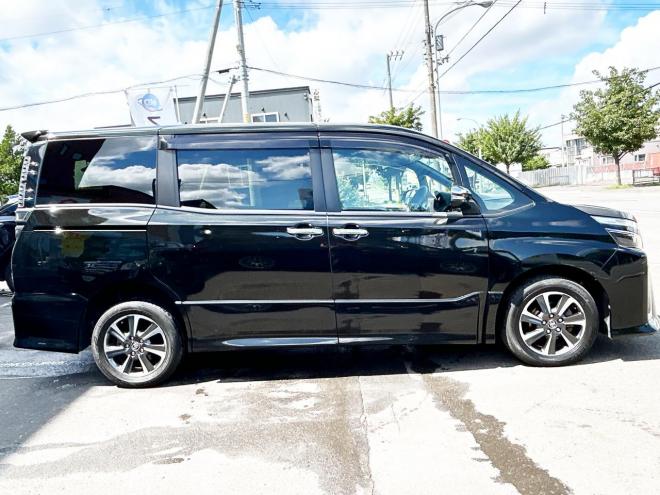 ヴォクシー2.0ZS煌 4WD　ローンが不安な方＜優遇ローン＞トヨタセーフティセンス　寒冷地仕様　両側パワースライドドア 4WD