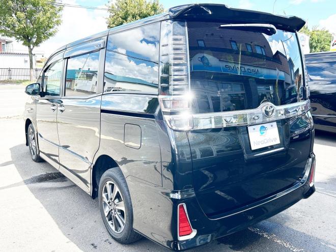 ヴォクシー2.0ZS煌 4WD　ローンが不安な方＜優遇ローン＞トヨタセーフティセンス　寒冷地仕様　両側パワースライドドア 4WD