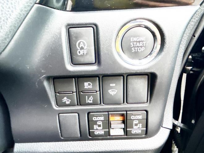 ヴォクシー2.0ZS煌 4WD　ローンが不安な方＜優遇ローン＞トヨタセーフティセンス　寒冷地仕様　両側パワースライドドア 4WD