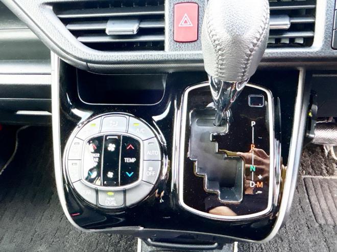 ヴォクシー2.0ZS煌 4WD　ローンが不安な方＜優遇ローン＞トヨタセーフティセンス　寒冷地仕様　両側パワースライドドア 4WD
