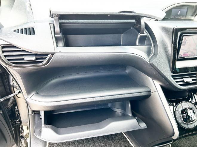 ヴォクシー2.0ZS煌 4WD　ローンが不安な方＜優遇ローン＞トヨタセーフティセンス　寒冷地仕様　両側パワースライドドア 4WD