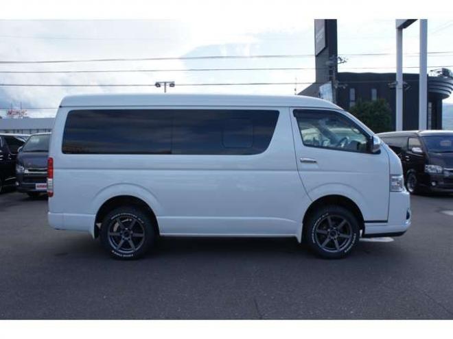 ハイエース2.7 GL ロング ミドルルーフ 4WD　リフトアップ仕様　415SAFARIフロントスポイラー　415COBRAバッドラッカーSD6　17インチAW　TOYOオープンカントリーA/T　215/60R17　後席リクライニング加工済　純正エンジンスターター　社外大型フリップダウン 2700