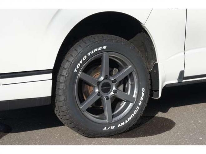 ハイエース2.7 GL ロング ミドルルーフ 4WD　リフトアップ仕様　415SAFARIフロントスポイラー　415COBRAバッドラッカーSD6　17インチAW　TOYOオープンカントリーA/T　215/60R17　後席リクライニング加工済　純正エンジンスターター　社外大型フリップダウン 2700