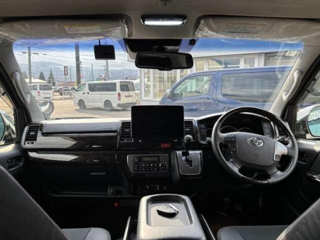 ハイエースバン2.8 スーパーGL ダークプライム ロングボディ ディーゼルターボ 4WD　WORK　XTRAP　M1HC　新品17インチAW　ヨコハマPARADA215/60R17新品タイヤ　TRDフロントリップ　FFヒーター　社外ショック&スタビライザー　ベッドキット　両側パワスラ　ETC　PIVOTスロコン&純正クルコンレバー 2800