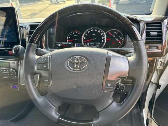 ハイエースバン2.8 スーパーGL ダークプライム ロングボディ ディーゼルターボ 4WD　WORK　XTRAP　M1HC　新品17インチAW　ヨコハマPARADA215/60R17新品タイヤ　TRDフロントリップ　FFヒーター　社外ショック&スタビライザー　ベッドキット　両側パワスラ　ETC　PIVOTスロコン&純正クルコンレバー 2800
