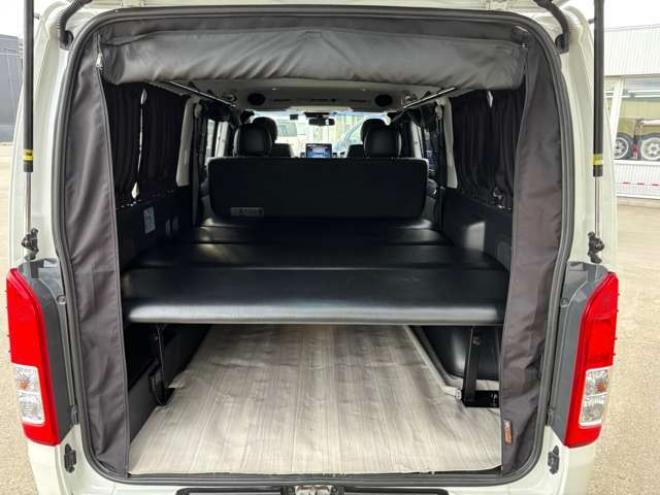 ハイエースバン2.8 スーパーGL ダークプライム ロングボディ ディーゼルターボ 4WD　WORK　XTRAP　M1HC　新品17インチAW　ヨコハマPARADA215/60R17新品タイヤ　TRDフロントリップ　FFヒーター　社外ショック&スタビライザー　ベッドキット　両側パワスラ　ETC　PIVOTスロコン&純正クルコンレバー 2800