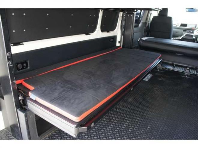 ハイエースバン2.8 DX ワイド スーパーロング ハイルーフ ディーゼルターボ 4WD　オグショー跳上2段ベッドキット 前後S-GLシート　スーリーサイドオーニング 415SAFARI Fスポイラー　ESSEX ENCB17インチAW　PARADA215/60R17　WEBASTO-FFヒーター　サブバッテリー&外部電源&走行充電 2800
