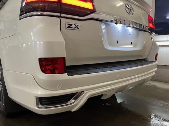 ランドクルーザー２００系後期型　ＺＸ　本州仕入　寒冷地仕様　禁煙車　トヨタセーフティセンス　純正２０インチＡＷ　純正１８ＡＷ＋スタッドレスタイヤ付　モデリスタスポイラー　電動サンルーフ　純正ブラウンレザーシート　純正ナビ（ワンセグ地デジ　Ｂｌｕｅｔｏｏｔｈ対応）＋バックカメラ　ブラインドスポット　車線逸脱警報　クルーズコントロール　ハイトコントロール　シートヒーター＆クーラー　ステアリングヒーター　両席パワーシート　ＥＴＣ 4WD 4600 5Dr
