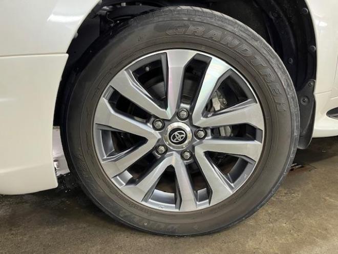 ランドクルーザー２００系後期型　ＺＸ　本州仕入　寒冷地仕様　禁煙車　トヨタセーフティセンス　純正２０インチＡＷ　純正１８ＡＷ＋スタッドレスタイヤ付　モデリスタスポイラー　電動サンルーフ　純正ブラウンレザーシート　純正ナビ（ワンセグ地デジ　Ｂｌｕｅｔｏｏｔｈ対応）＋バックカメラ　ブラインドスポット　車線逸脱警報　クルーズコントロール　ハイトコントロール　シートヒーター＆クーラー　ステアリングヒーター　両席パワーシート　ＥＴＣ 4WD 4600 5Dr