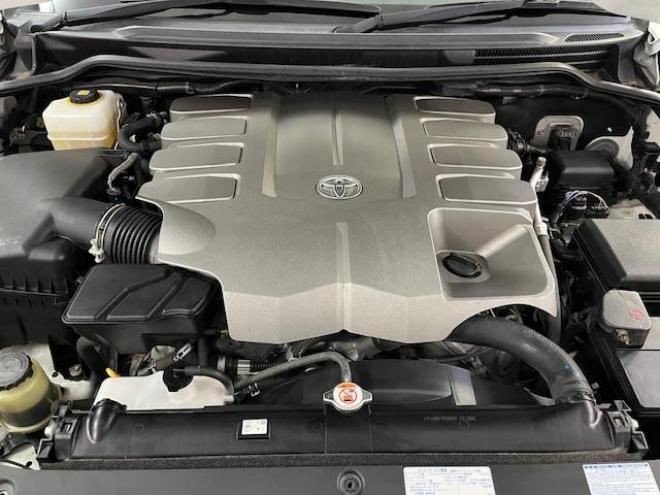 ランドクルーザー２００系後期型　ＺＸ　本州仕入　寒冷地仕様　禁煙車　トヨタセーフティセンス　純正２０インチＡＷ　純正１８ＡＷ＋スタッドレスタイヤ付　モデリスタスポイラー　電動サンルーフ　純正ブラウンレザーシート　純正ナビ（ワンセグ地デジ　Ｂｌｕｅｔｏｏｔｈ対応）＋バックカメラ　ブラインドスポット　車線逸脱警報　クルーズコントロール　ハイトコントロール　シートヒーター＆クーラー　ステアリングヒーター　両席パワーシート　ＥＴＣ 4WD 4600 5Dr
