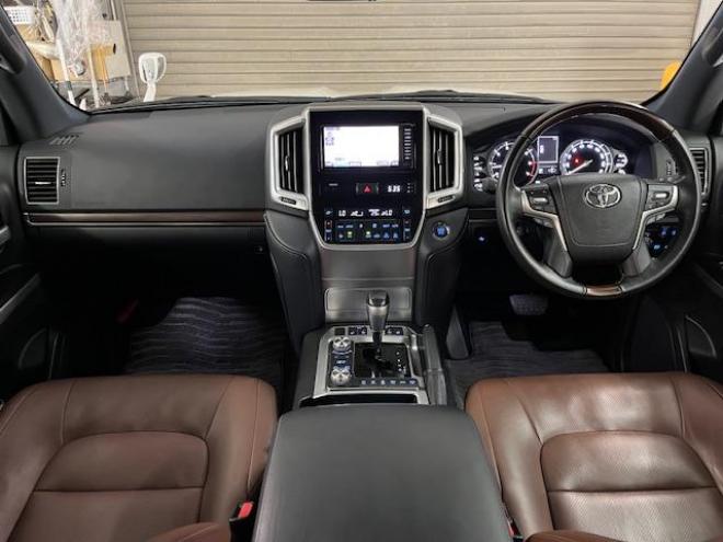ランドクルーザー２００系後期型　ＺＸ　本州仕入　寒冷地仕様　禁煙車　トヨタセーフティセンス　純正２０インチＡＷ　純正１８ＡＷ＋スタッドレスタイヤ付　モデリスタスポイラー　電動サンルーフ　純正ブラウンレザーシート　純正ナビ（ワンセグ地デジ　Ｂｌｕｅｔｏｏｔｈ対応）＋バックカメラ　ブラインドスポット　車線逸脱警報　クルーズコントロール　ハイトコントロール　シートヒーター＆クーラー　ステアリングヒーター　両席パワーシート　ＥＴＣ 4WD 4600 5Dr