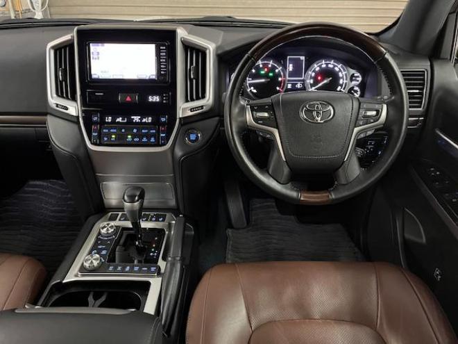 ランドクルーザー２００系後期型　ＺＸ　本州仕入　寒冷地仕様　禁煙車　トヨタセーフティセンス　純正２０インチＡＷ　純正１８ＡＷ＋スタッドレスタイヤ付　モデリスタスポイラー　電動サンルーフ　純正ブラウンレザーシート　純正ナビ（ワンセグ地デジ　Ｂｌｕｅｔｏｏｔｈ対応）＋バックカメラ　ブラインドスポット　車線逸脱警報　クルーズコントロール　ハイトコントロール　シートヒーター＆クーラー　ステアリングヒーター　両席パワーシート　ＥＴＣ 4WD 4600 5Dr