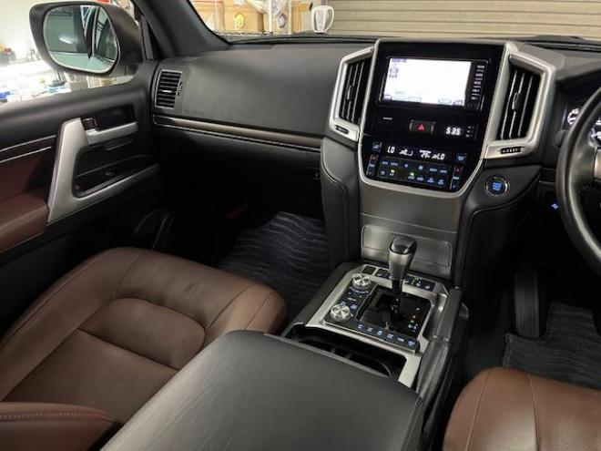 ランドクルーザー２００系後期型　ＺＸ　本州仕入　寒冷地仕様　禁煙車　トヨタセーフティセンス　純正２０インチＡＷ　純正１８ＡＷ＋スタッドレスタイヤ付　モデリスタスポイラー　電動サンルーフ　純正ブラウンレザーシート　純正ナビ（ワンセグ地デジ　Ｂｌｕｅｔｏｏｔｈ対応）＋バックカメラ　ブラインドスポット　車線逸脱警報　クルーズコントロール　ハイトコントロール　シートヒーター＆クーラー　ステアリングヒーター　両席パワーシート　ＥＴＣ 4WD 4600 5Dr
