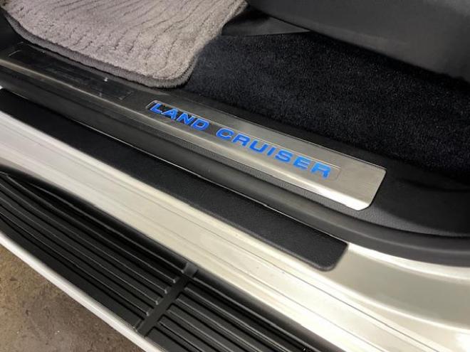 ランドクルーザー２００系後期型　ＺＸ　本州仕入　寒冷地仕様　禁煙車　トヨタセーフティセンス　純正２０インチＡＷ　純正１８ＡＷ＋スタッドレスタイヤ付　モデリスタスポイラー　電動サンルーフ　純正ブラウンレザーシート　純正ナビ（ワンセグ地デジ　Ｂｌｕｅｔｏｏｔｈ対応）＋バックカメラ　ブラインドスポット　車線逸脱警報　クルーズコントロール　ハイトコントロール　シートヒーター＆クーラー　ステアリングヒーター　両席パワーシート　ＥＴＣ 4WD 4600 5Dr