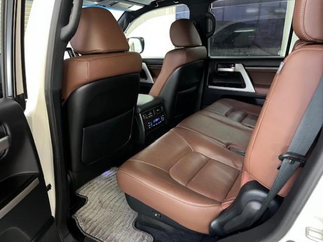 ランドクルーザー２００系後期型　ＺＸ　本州仕入　寒冷地仕様　禁煙車　トヨタセーフティセンス　純正２０インチＡＷ　純正１８ＡＷ＋スタッドレスタイヤ付　モデリスタスポイラー　電動サンルーフ　純正ブラウンレザーシート　純正ナビ（ワンセグ地デジ　Ｂｌｕｅｔｏｏｔｈ対応）＋バックカメラ　ブラインドスポット　車線逸脱警報　クルーズコントロール　ハイトコントロール　シートヒーター＆クーラー　ステアリングヒーター　両席パワーシート　ＥＴＣ 4WD 4600 5Dr