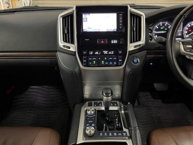 ランドクルーザー２００系後期型　ＺＸ　本州仕入　寒冷地仕様　禁煙車　トヨタセーフティセンス　純正２０インチＡＷ　純正１８ＡＷ＋スタッドレスタイヤ付　モデリスタスポイラー　電動サンルーフ　純正ブラウンレザーシート　純正ナビ（ワンセグ地デジ　Ｂｌｕｅｔｏｏｔｈ対応）＋バックカメラ　ブラインドスポット　車線逸脱警報　クルーズコントロール　ハイトコントロール　シートヒーター＆クーラー　ステアリングヒーター　両席パワーシート　ＥＴＣ 4WD 4600 5Dr