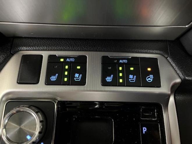 ランドクルーザー２００系後期型　ＺＸ　本州仕入　寒冷地仕様　禁煙車　トヨタセーフティセンス　純正２０インチＡＷ　純正１８ＡＷ＋スタッドレスタイヤ付　モデリスタスポイラー　電動サンルーフ　純正ブラウンレザーシート　純正ナビ（ワンセグ地デジ　Ｂｌｕｅｔｏｏｔｈ対応）＋バックカメラ　ブラインドスポット　車線逸脱警報　クルーズコントロール　ハイトコントロール　シートヒーター＆クーラー　ステアリングヒーター　両席パワーシート　ＥＴＣ 4WD 4600 5Dr